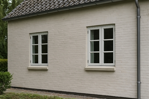 Hus med vandskuret facade
