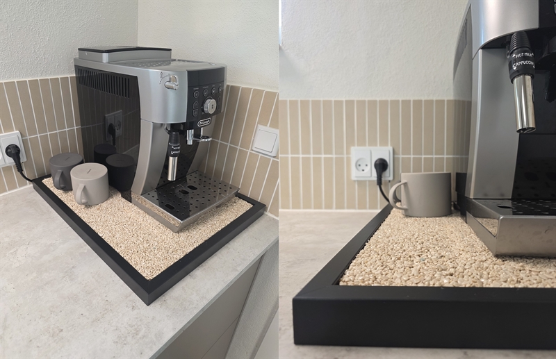 Kaffestation i Beige StoneCarpet bygget i en dyb sort billedramme