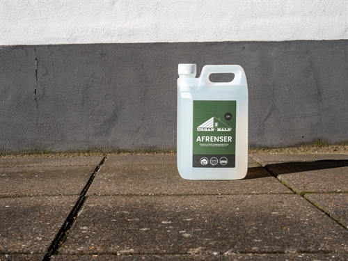 Facaderens, terrasserens, fliserens: Sådan rengør du dine udendørs overflader