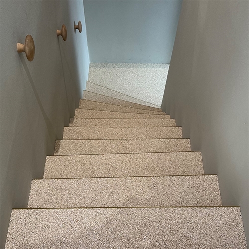 Beige stonecarpet på trappe