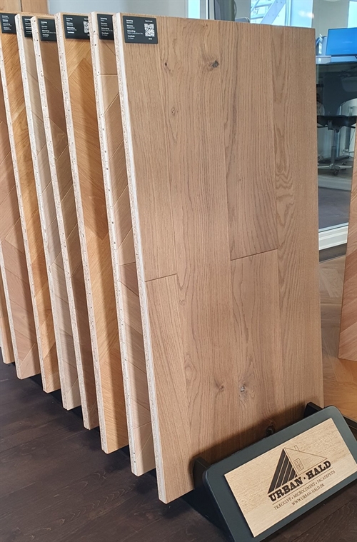 Den komplette stander med trægulv