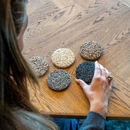 StoneCarpet farveprøver på bord