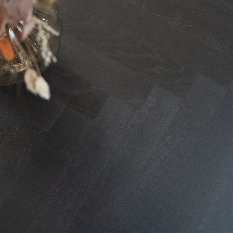 Sortolieret sildebensgulv