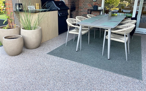 Skab et eksklusivt uderum med StoneCarpet til terrasse og have